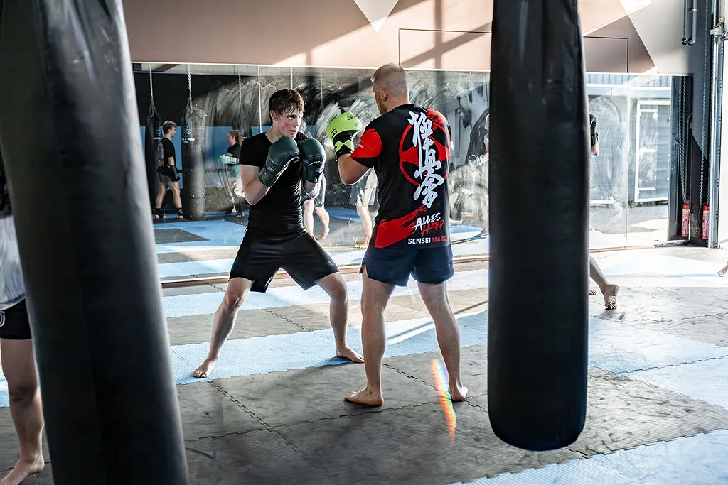 Kickboksen met pads bij Body & Mind Gym