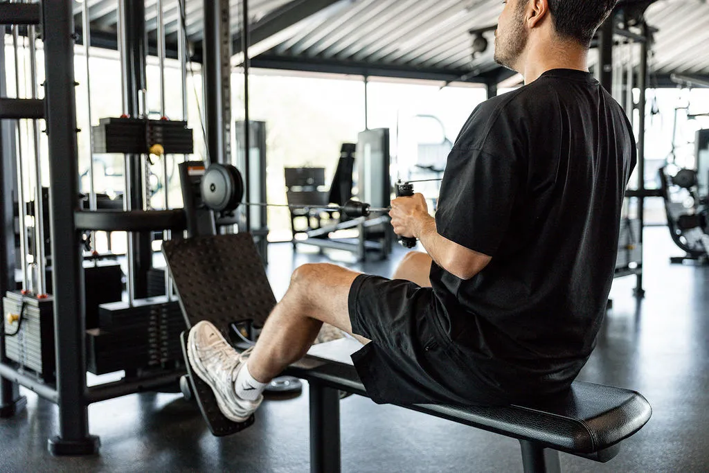 Kabeltraining in de fitnessruimte